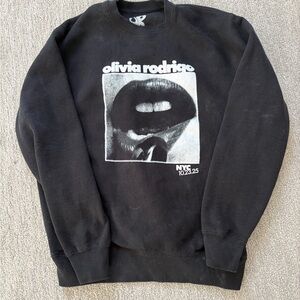 an evening with olivia rodrigo nyc x amex event crewneck